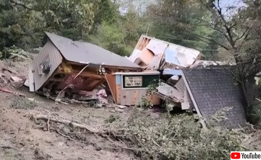 土砂崩れで完全に崩壊したジェイミー君一家の家