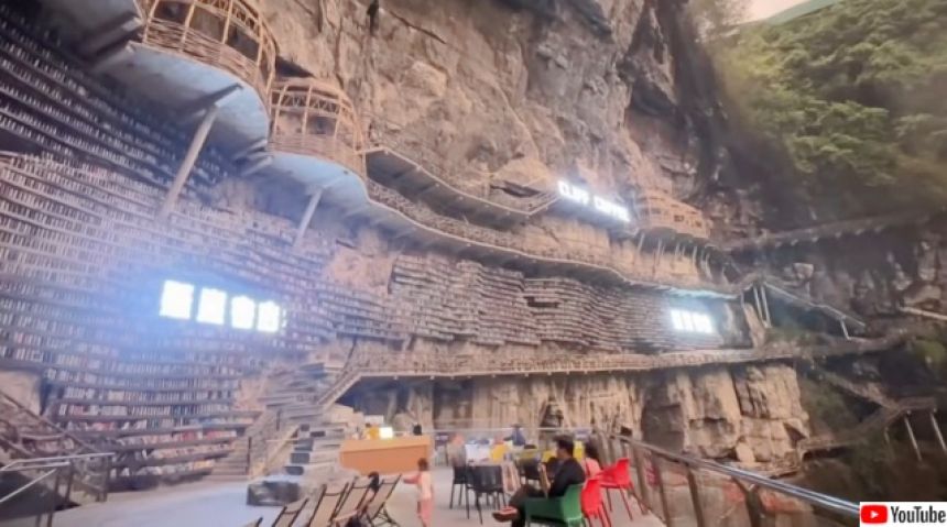 ドキドキする本屋。断崖絶壁にオープンした書店が人気スポットに（中国