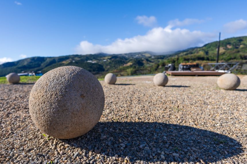 コスタリカの石球」の謎に迫る 崩れた球体の修復プロジェクトが始動