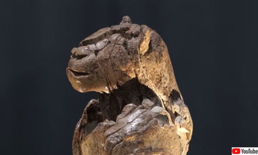 マンモスの象牙で作られた4万年前の半人半獣「ライオンマン」 数百の