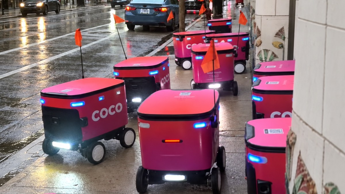 配達ロボットの群れが決起集会？歩道をぐ大渋滞が発生し、シカゴ市民が困惑