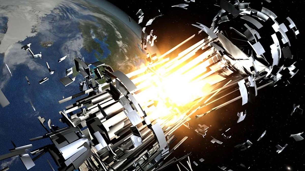 冷戦時代のアメリカのスパイ衛星が軌道上で突然爆発。他の衛星に危険を及ぼす恐れ